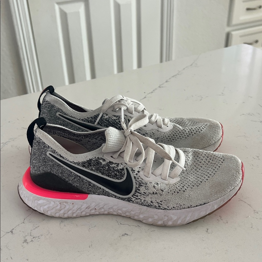 Nike - Picture 6 of 9